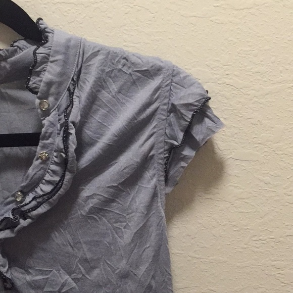 Beautiful NWOT blouse with rhinestone buttons. - Picture 6 of 8